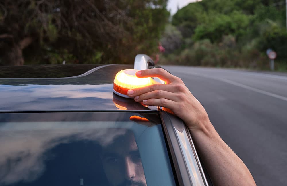 Warnleuchte V16: Modernes Notlicht für mehr Schutz auf Autobahnen