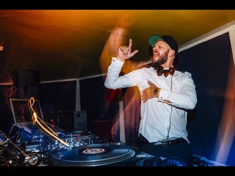 Vom ersten Tanz bis zum letzten Aufruf: Geschichten von Hochzeits-DJs