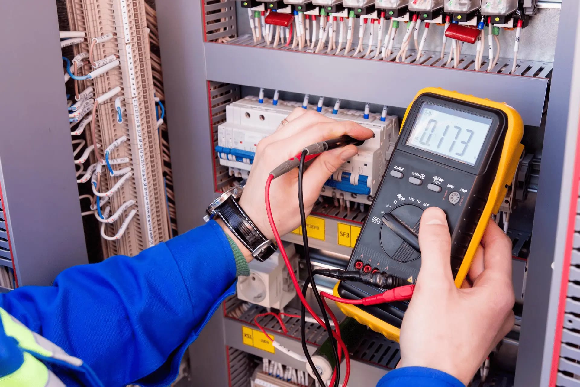 Wie moderne Technik die Prüfung ortsfester elektrischer Anlagen erleichtert