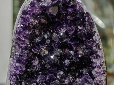Strahlender Edelstein: Amethyst kaufen bei CrystalScents