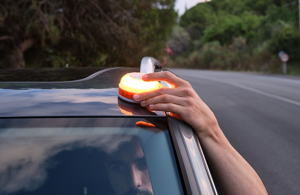 Warnleuchte V16: Modernes Notlicht für mehr Schutz auf Autobahnen