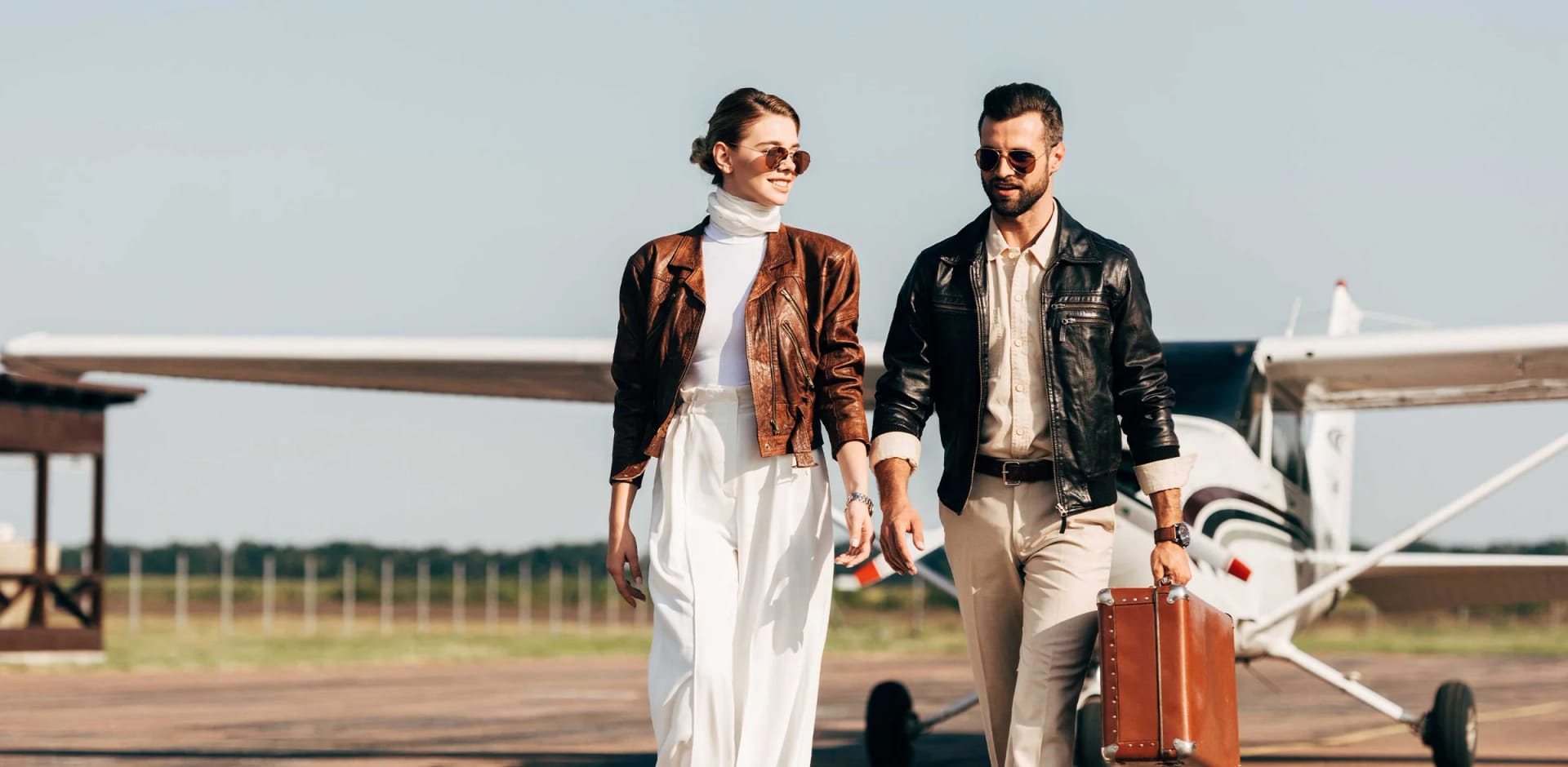 So werten Lederjacke Damen und luxuriöse Sonoma-Kissen Ihre Garderobe und Ihr Zuhause gleichermaßen auf