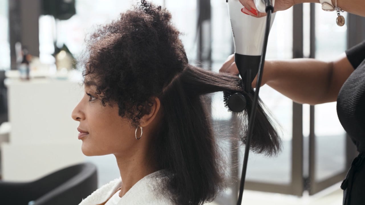 Friseureinrichtung & Kosmetikeinrichtung mit trendiger Wellness & Spa Einrichtung