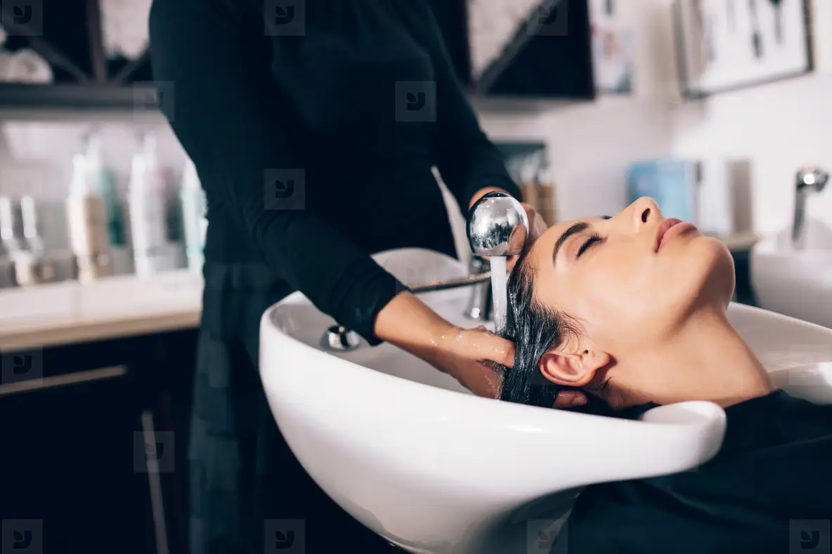 Friseureinrichtung & Kosmetikeinrichtung mit trendiger Wellness & Spa Einrichtung